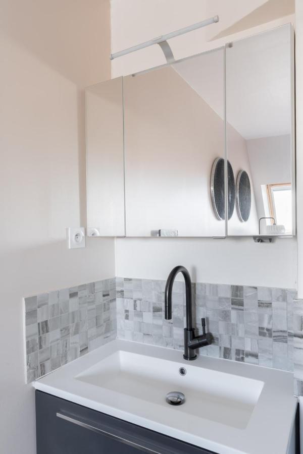 Bright And Homely 1 Bedroom Rooftop Apartment In The Marais In パリ エクステリア 写真
